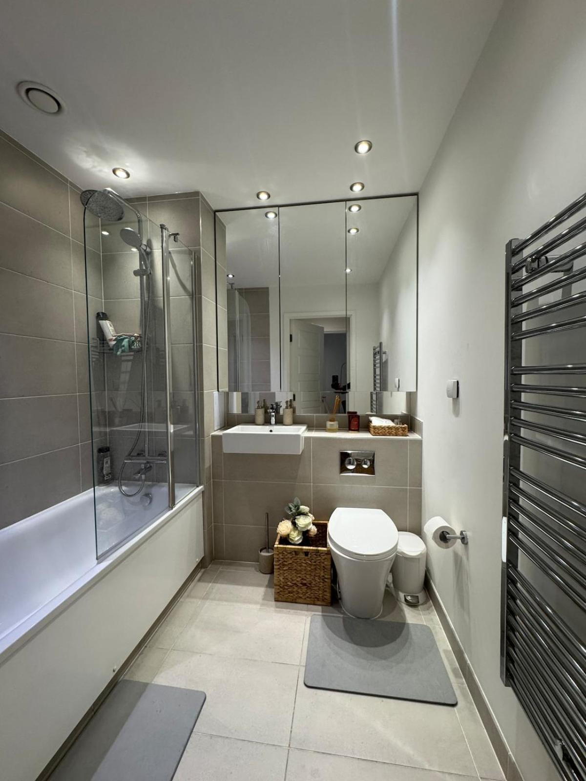 Elegant One-bedroom In East Appartamento *